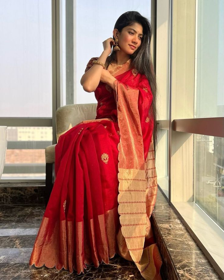 sai pallavi red saree look